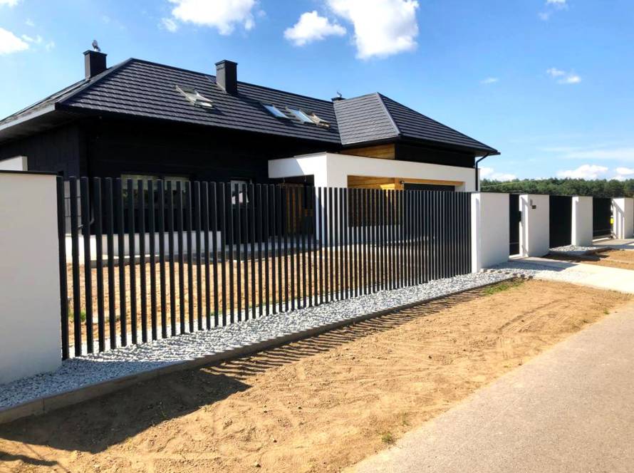 Professional tubular fencing installed by Fence NZ, a durable and modern solution for properties in Auckland.